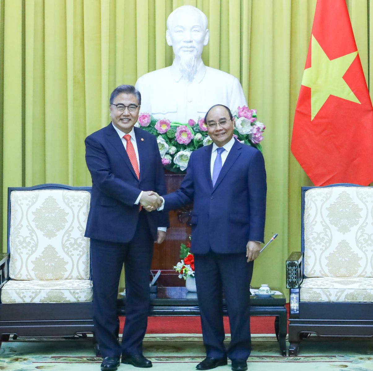 Chủ tịch nước Nguyễn Xuân Phúc tiếp Bộ trưởng Ngoại giao Hàn Quốc